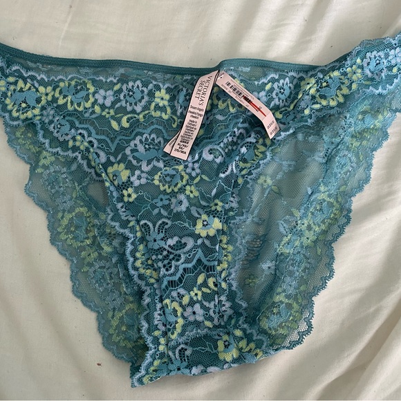 Victoria’s Secret Set - Picture 4 of 6